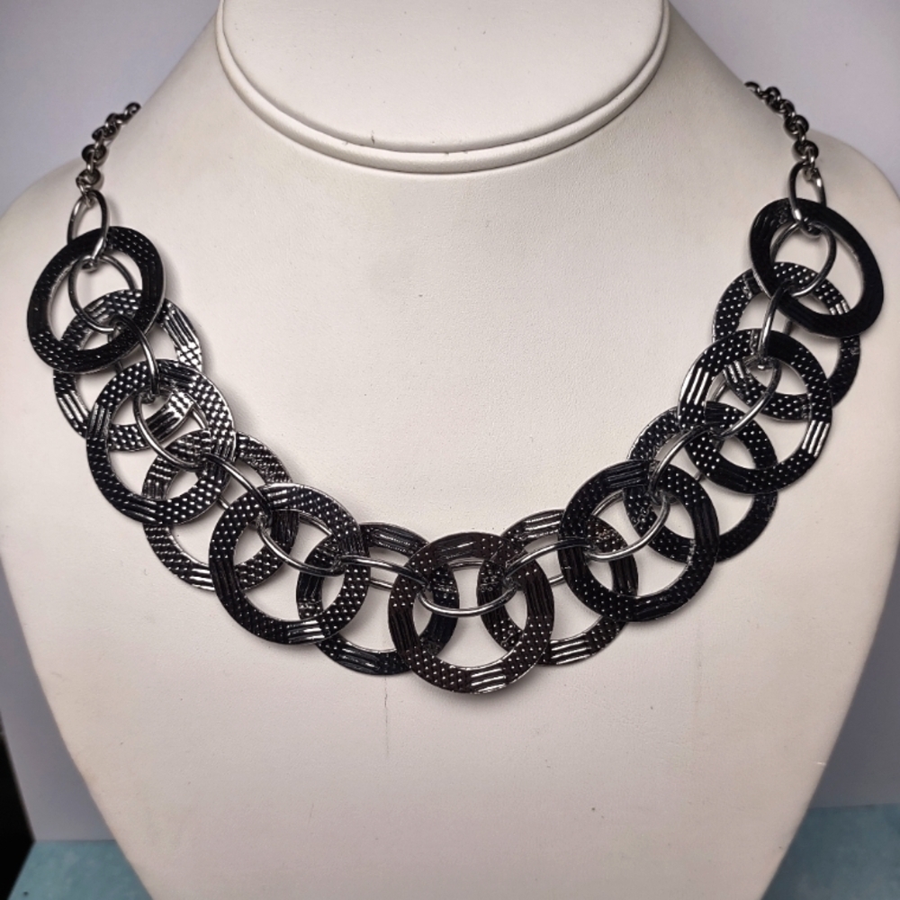 👍5 For $20 Textured Silver Tone Linked Circles Statement Necklace